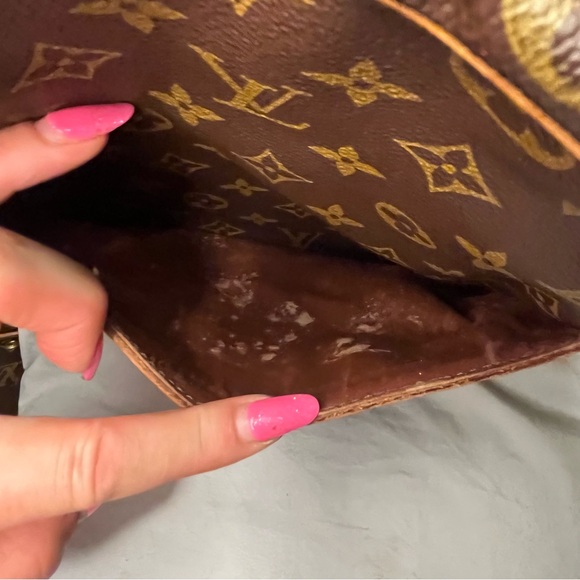 Gorgeous Auth Louis Vuitton Danube MM Crossbody Unisex EUC!!! - Picture 9 of 14